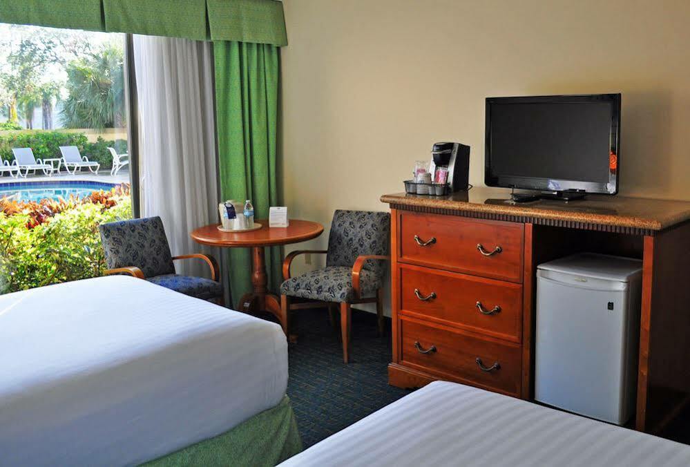 Holiday Inn Express Boca Raton - West By Ihg Εξωτερικό φωτογραφία